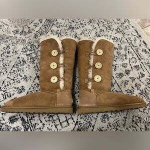 UGG Boots Bailey Button Triplet size 9